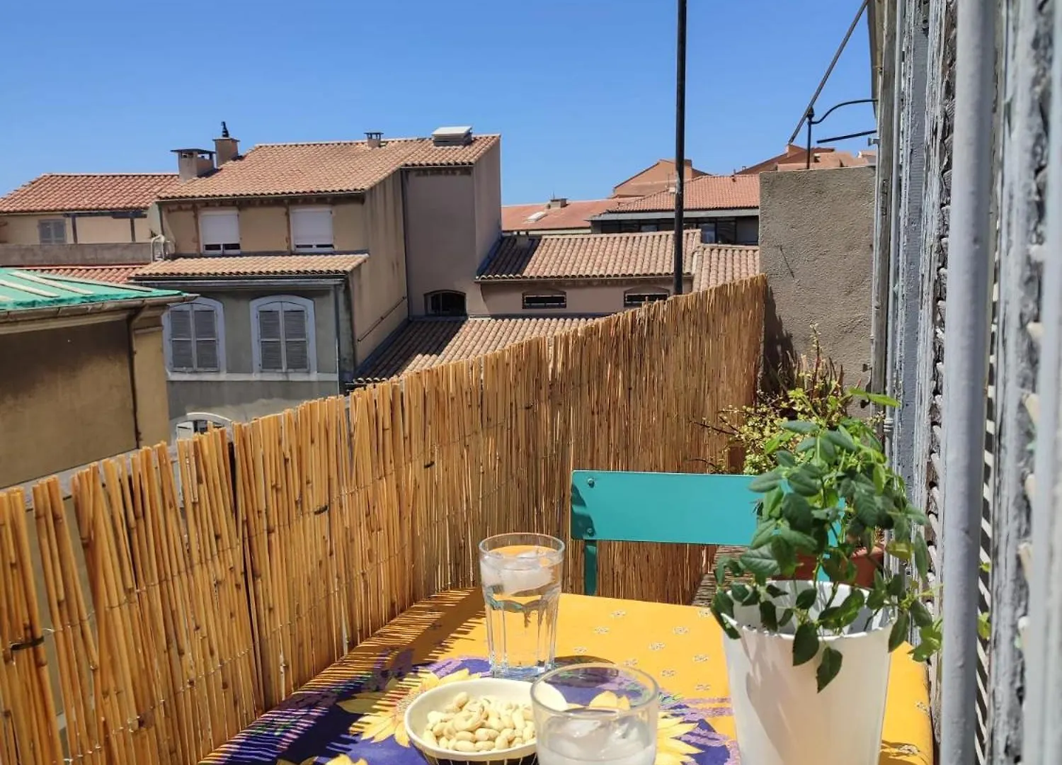 Sunny And Fully Furnished Duplex In Central Marseille location